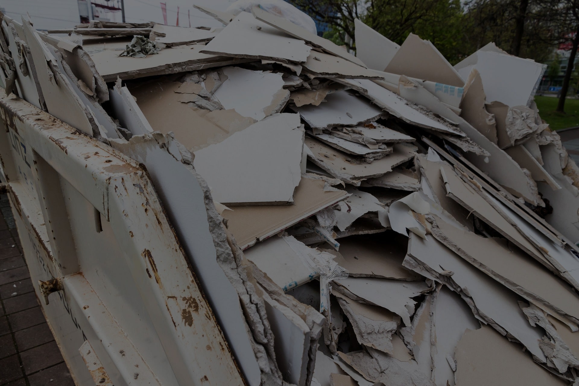 Construction Debris Junk Removal Services -min